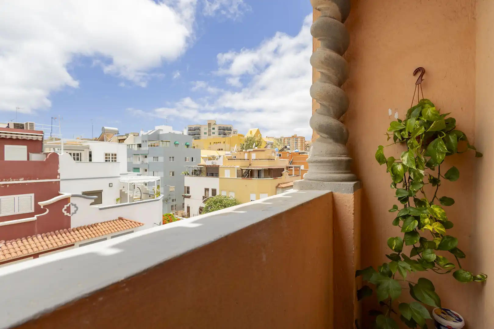 Piso en venta en La Salle - Cuatro Torres