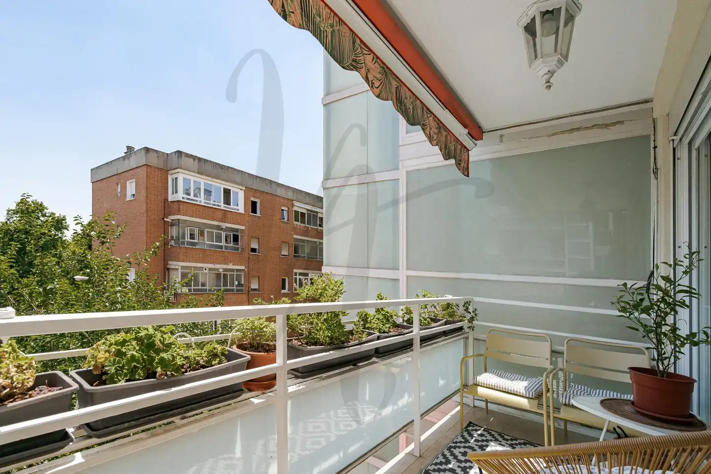 Flat for sale in Carril Del Conde, Canillas