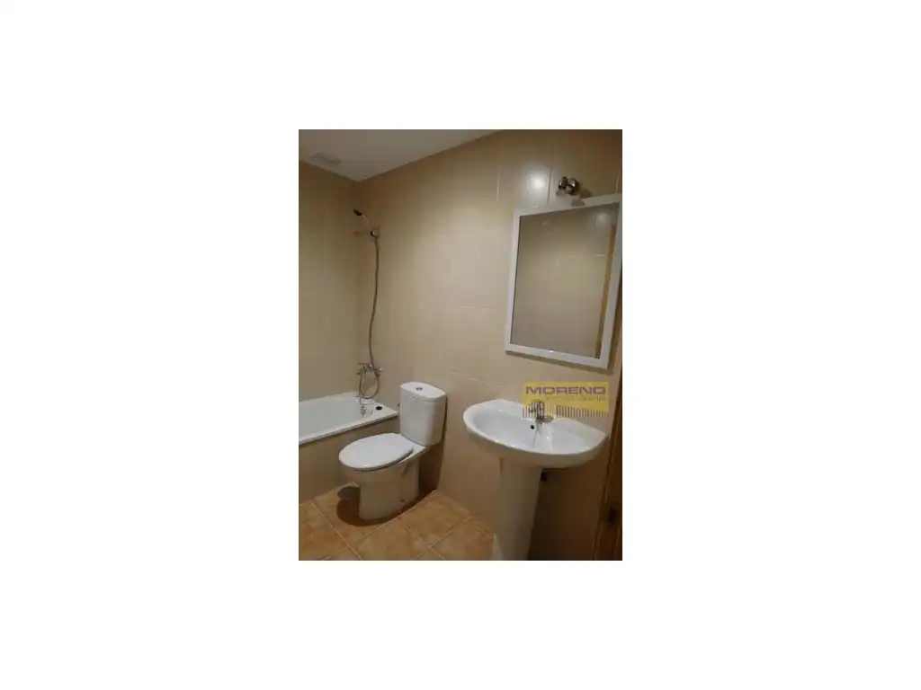 Badezimmer von Wohnung zum Verkauf in Sarria mit Fernseher
