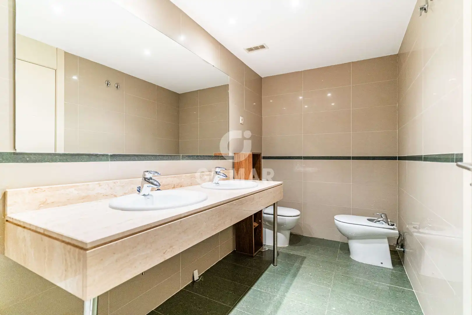 Badezimmer von Maisonette zum Verkauf in Boadilla del Monte mit Heizung, Abstellraum und Schwimmbad
