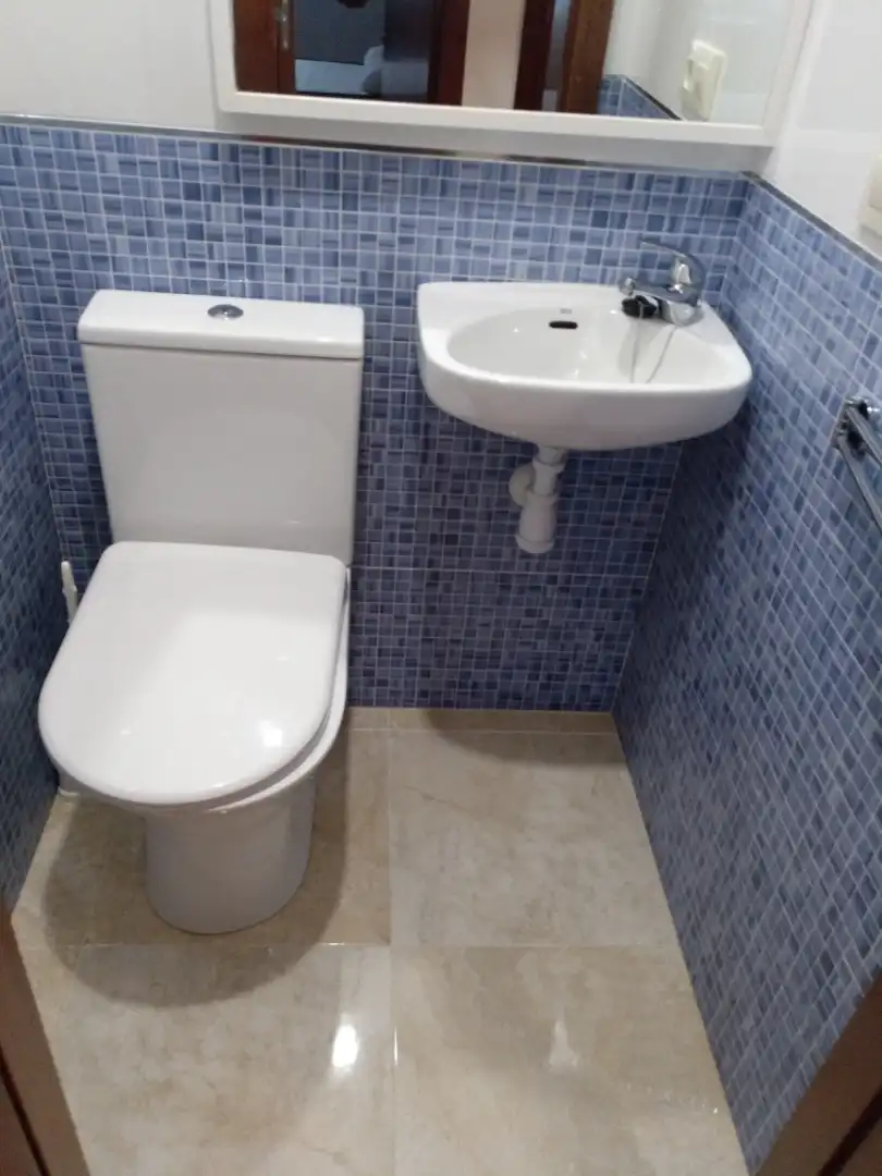 Baño de Piso de alquiler en Santiago de Compostela  con Calefacción, Parquet y Amueblado