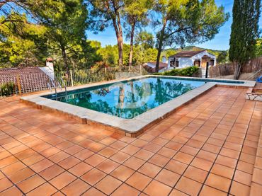 Chalet con piscina en venta en Algar de Palància