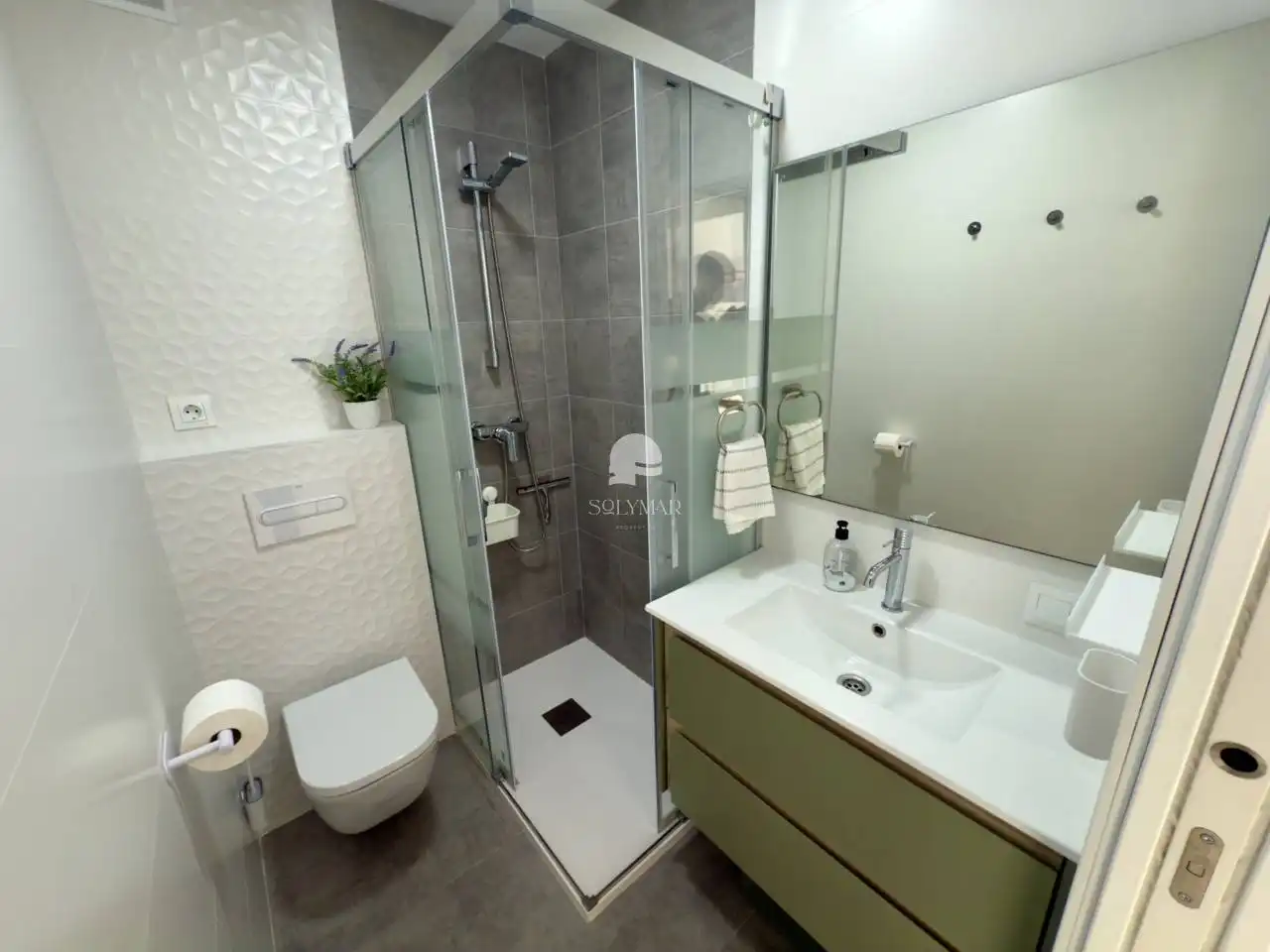 Badezimmer von Wohnung zur Miete in Vélez-Málaga mit Klimaanlage, Heizung und Terrasse
