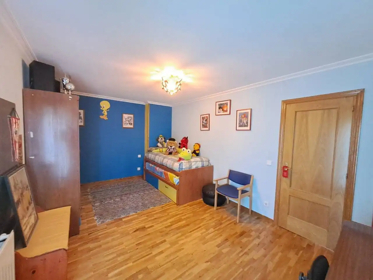 Dormitori de Casa o xalet en venda en Burgos amb Calefacció, Jardí privat i Parquet