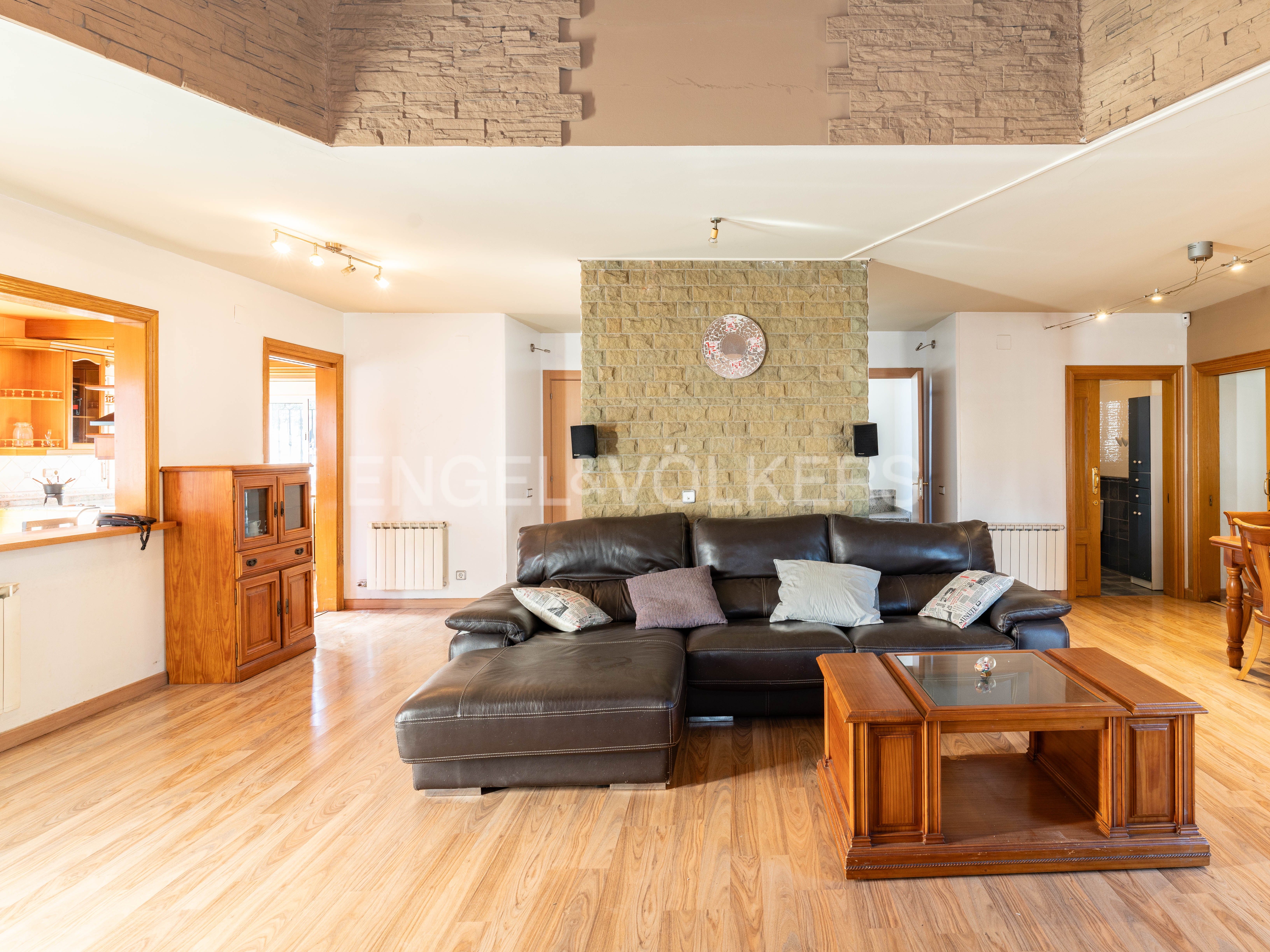 Sala d'estar de Casa o xalet en venda en Montcada i Reixac amb Aire condicionat, Calefacció i Jardí privat