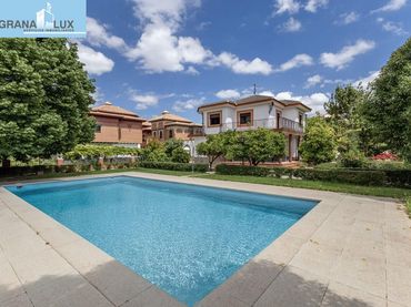 Villa con piscina in vendita a Calle del Albaricoque