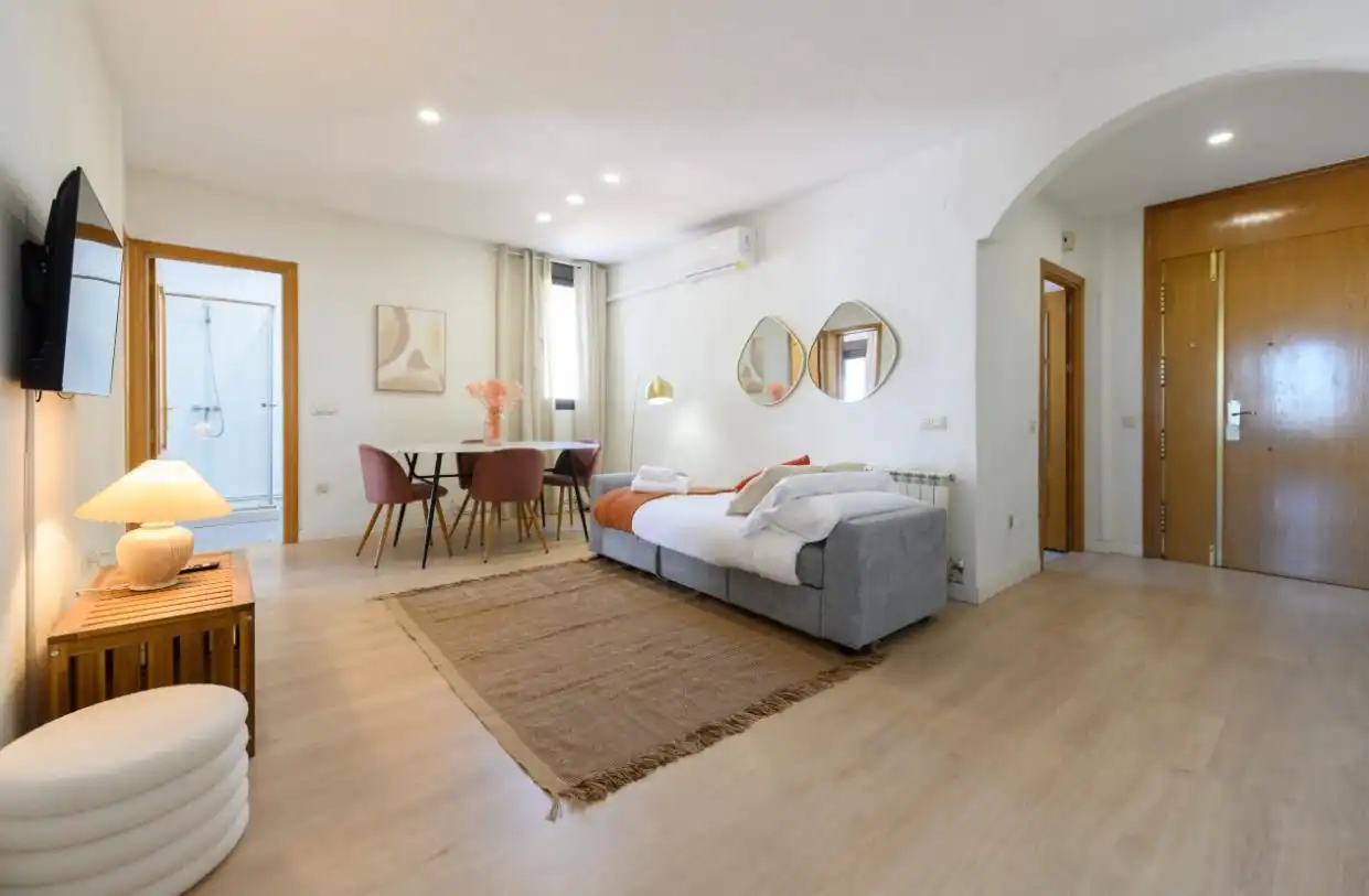 Dormitori de Àtic de lloguer en Madrid amb Aire condicionat, Calefacció i Parquet