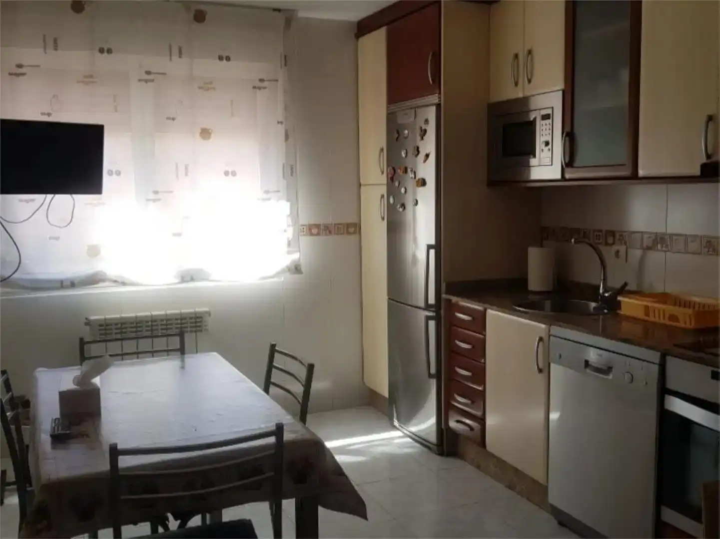 Cuina de Casa adosada en venda en Cabañas Raras amb Jardí privat, Parquet i Moblat