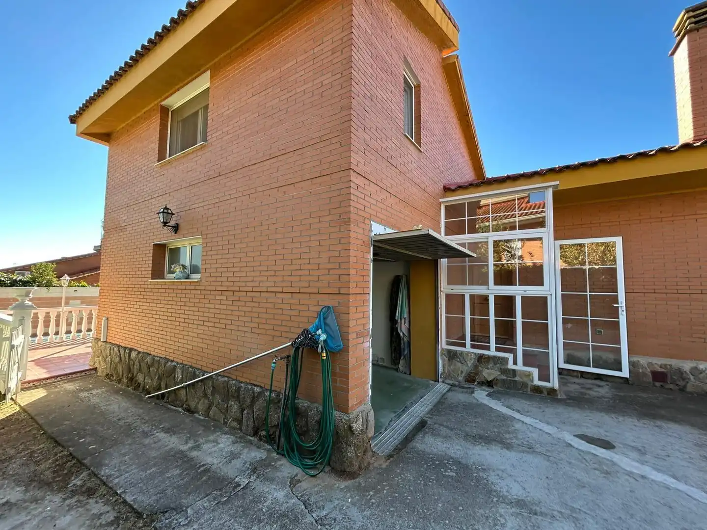 Vista exterior de Casa o chalet en venta en Loranca de Tajuña con Piscina