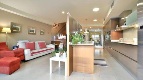 Foto 3 de Casa adosada en venda a Poetessa Caparà, Sant Pere Nord, Barcelona