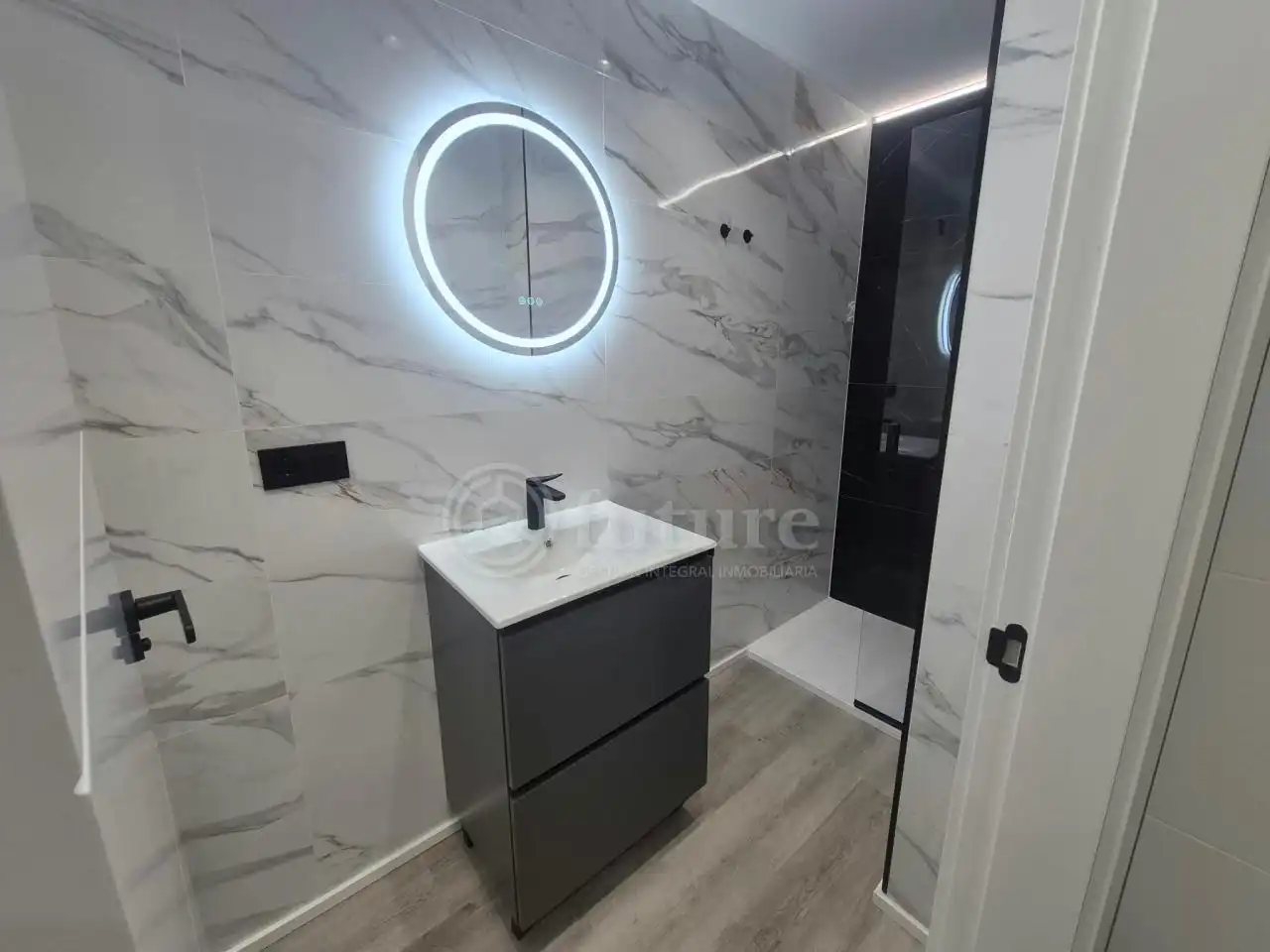 Bany de Apartament en venda en Salamanca amb Aire condicionat, Calefacció i Moblat