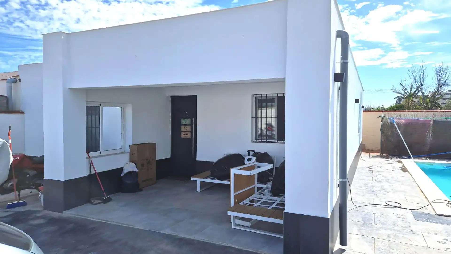 Vista exterior de Casa o xalet en venda en El Puerto de Santa María amb Aire condicionat, Jardí privat i Terrassa