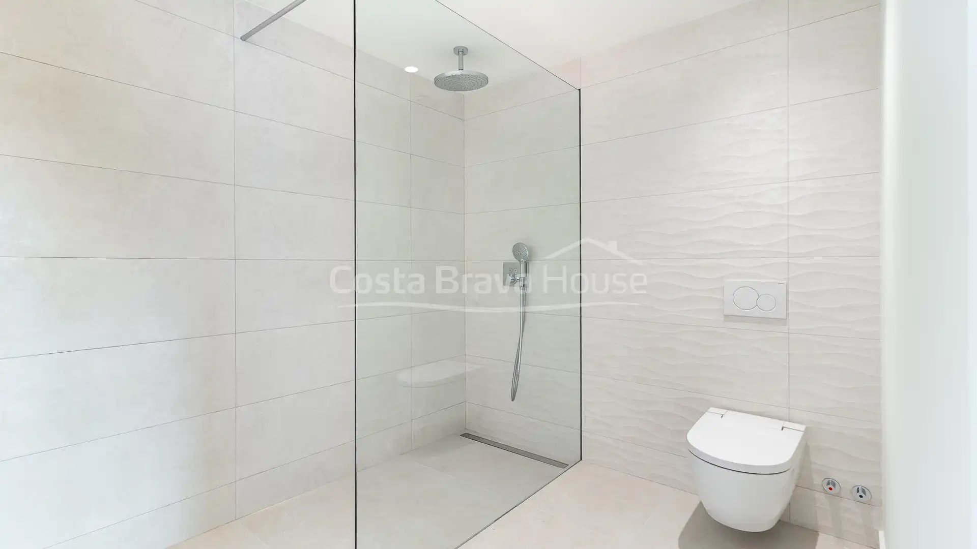 Bathroom of Houses for sale in Begur  with Air Conditioner, Heating and Private garden