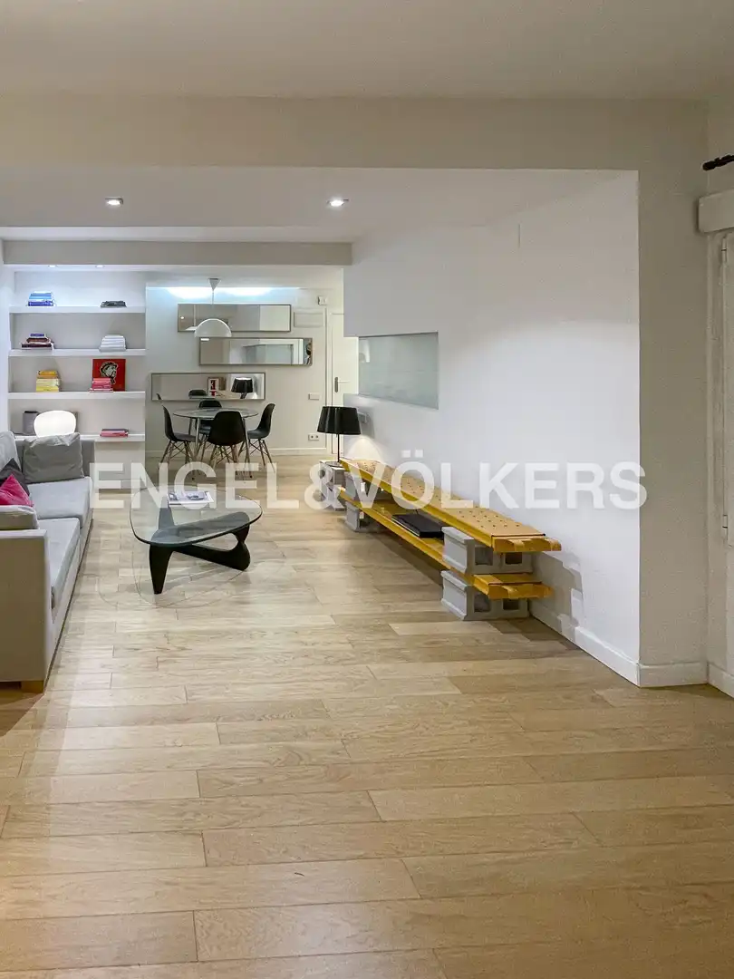 Sala d'estar de Apartament de lloguer en  Madrid Capital amb Aire condicionat, Calefacció i Moblat