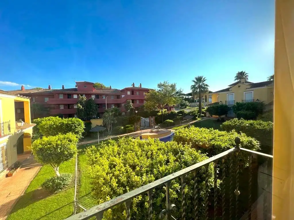 Casa aparellada amb terrassa en venda a Vistahermosa - Fuentebravía, imagen 3