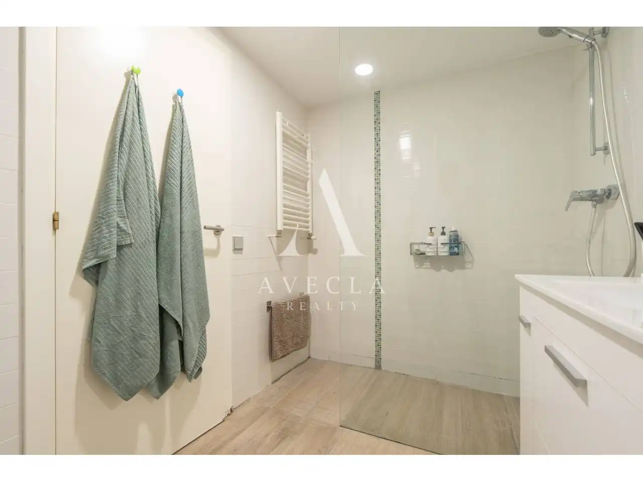 Bathroom of Detached homes for sale in Sant Cugat del Vallès  with Air Conditioner, Heating and Parquet flooring