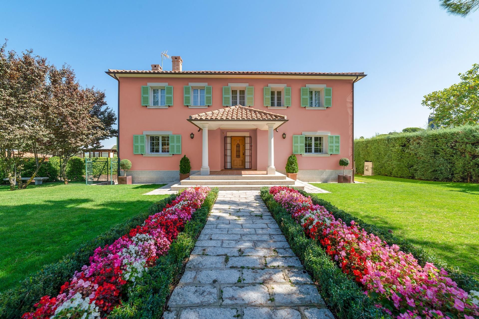 Exterior view of House or chalet for sale in Valdemorillo  with Air Conditioner, Heating and Private garden