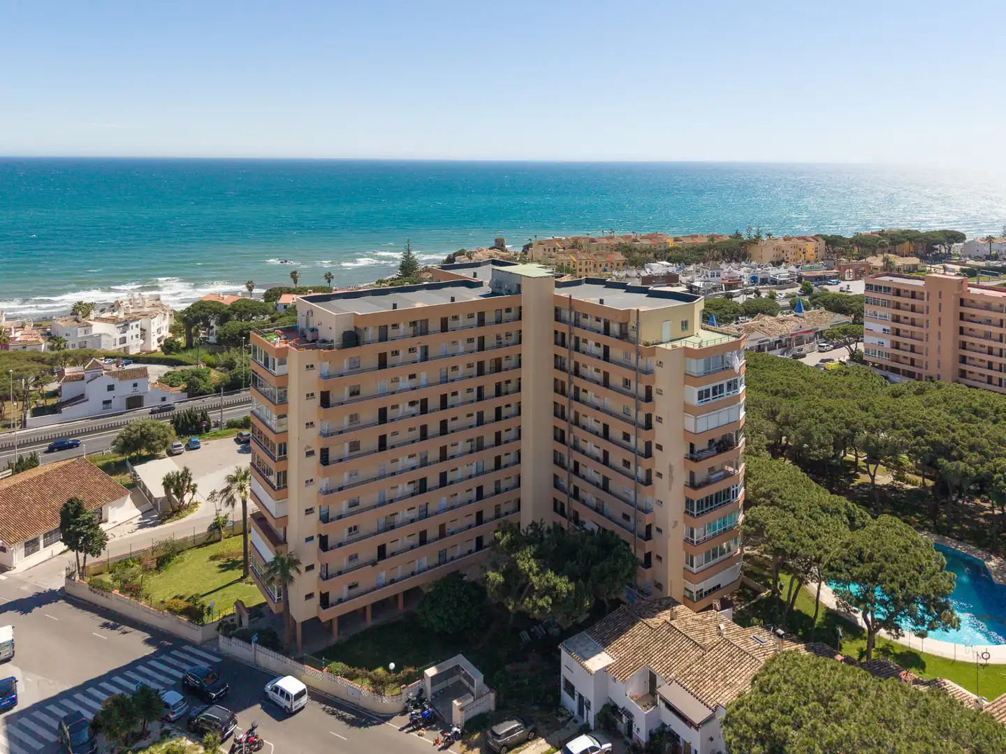 Außenansicht von Wohnungen zum Verkauf in Mijas mit Terrasse, Schwimmbad und Möbliert