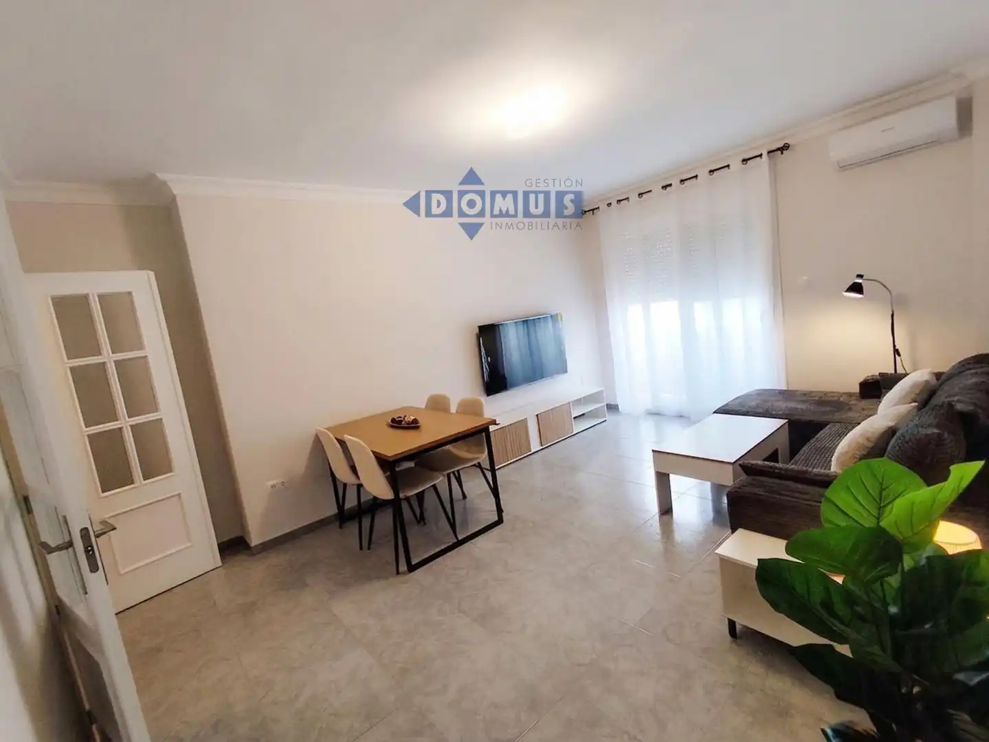 Sala d'estar de Pis de lloguer en Ronda amb Terrassa i Moblat