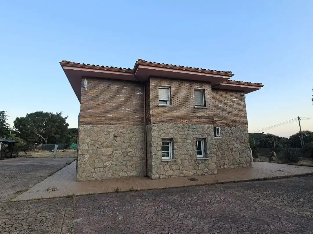 Vista exterior de Piso en venta en Valdemorillo con Aire acondicionado, Jardín privado y Trastero
