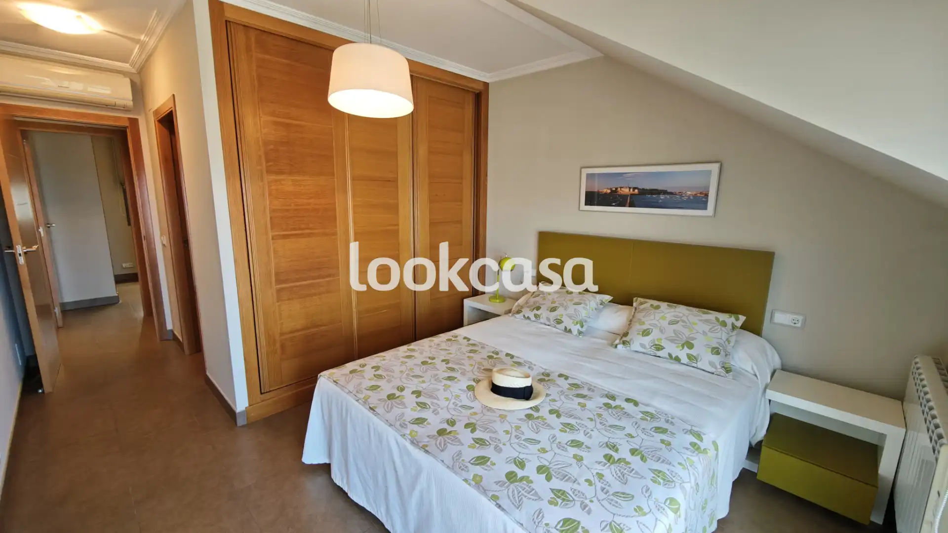 Habitación de Ático en venta en Sanxenxo con Aire acondicionado, Calefacción y Parquet
