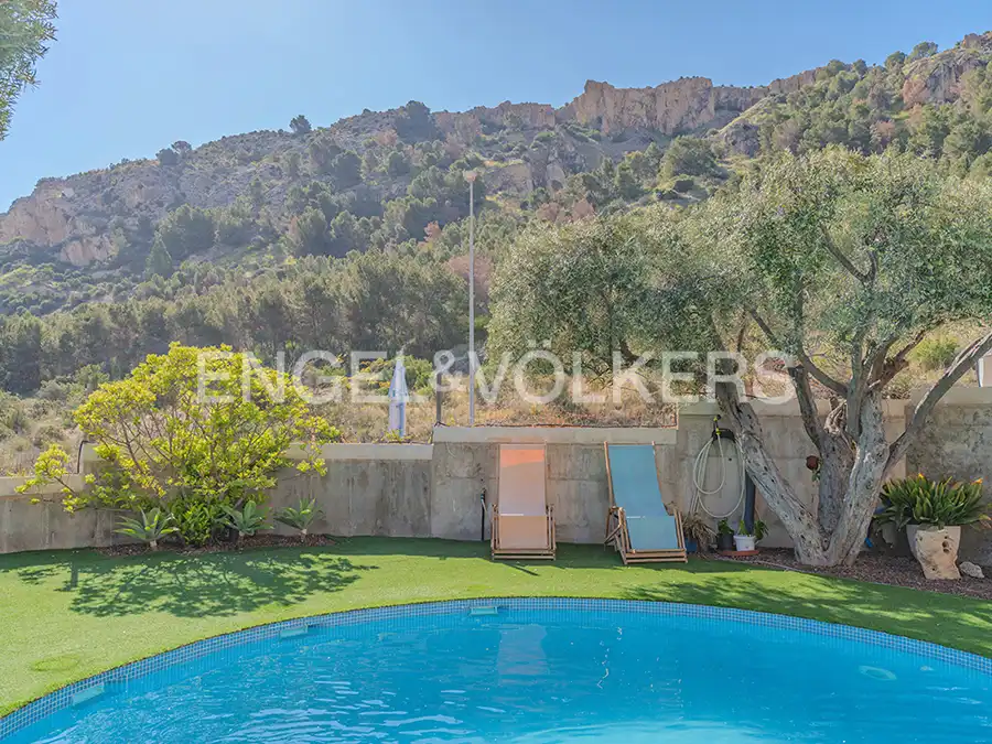 Vista exterior de Casa o xalet en venda en Alicante / Alacant amb Aire condicionat, Calefacció i Jardí privat