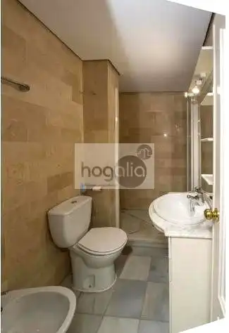 Baño de Piso de alquiler en Sevilla con Aire acondicionado, Terraza y Amueblado