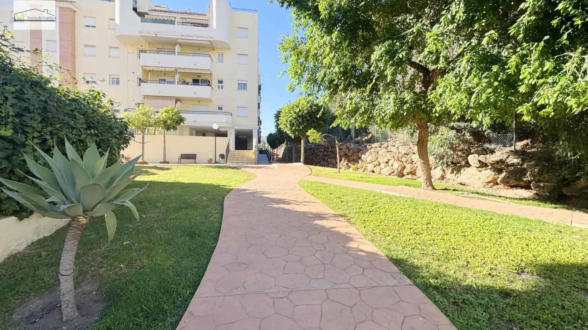 Vista exterior de Pis de lloguer en Rincón de la Victoria amb Terrassa i Piscina comunitària