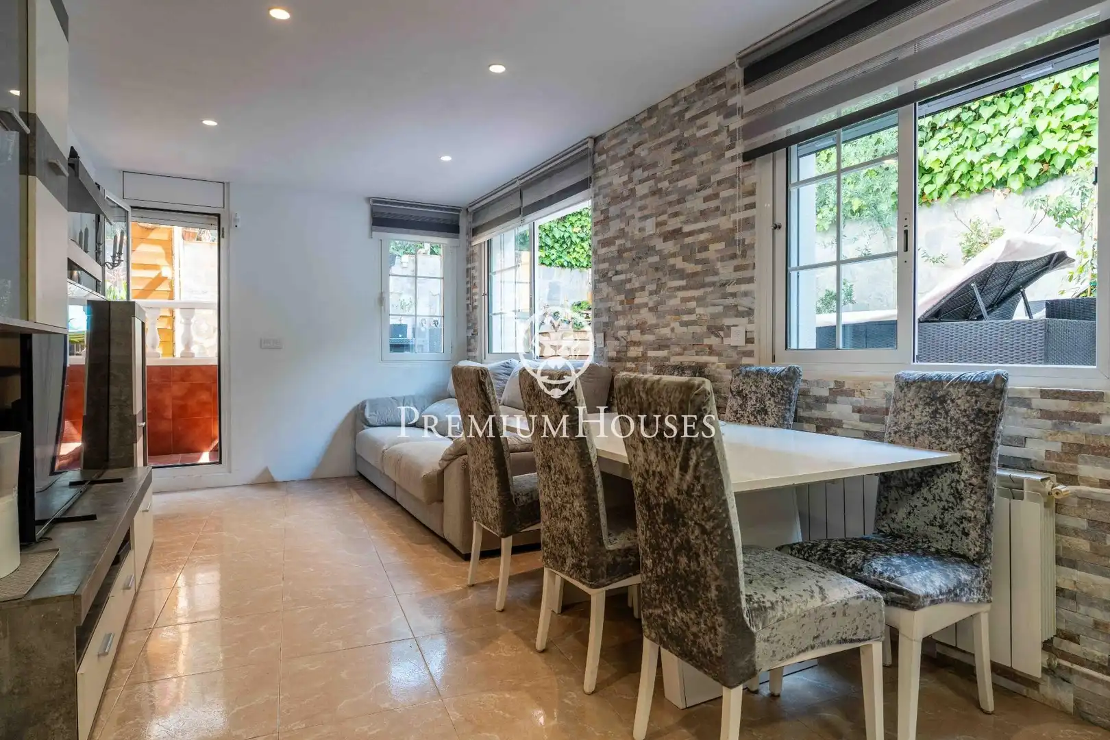 Vista exterior de Planta baja en venta en Sitges con Calefacción, Jardín privado y Terraza