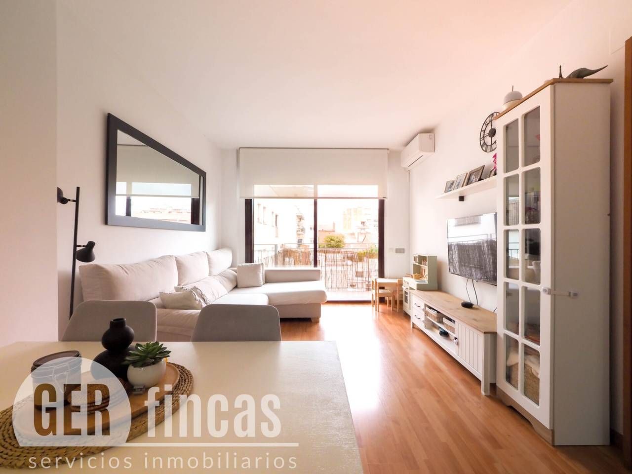 Living room of Duplex for sale in Terrassa  with Air Conditioner, Heating and Parquet flooring