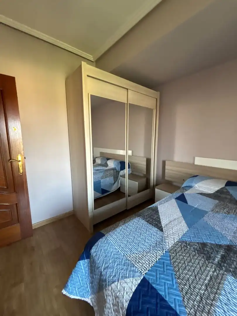 Dormitori de Pis de lloguer en Vitoria - Gasteiz amb Calefacció, Terrassa i Moblat