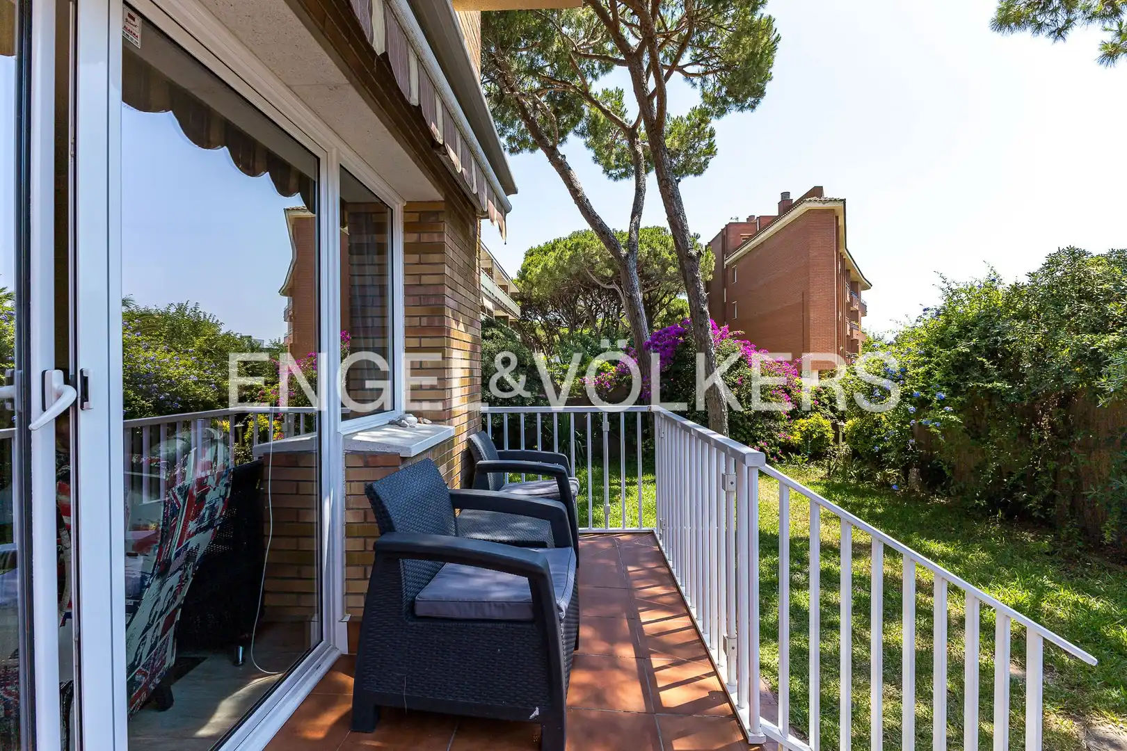 Terrasse von Einfamilien-Reihenhaus zur Miete in Castelldefels mit Klimaanlage, Heizung und Privatgarten