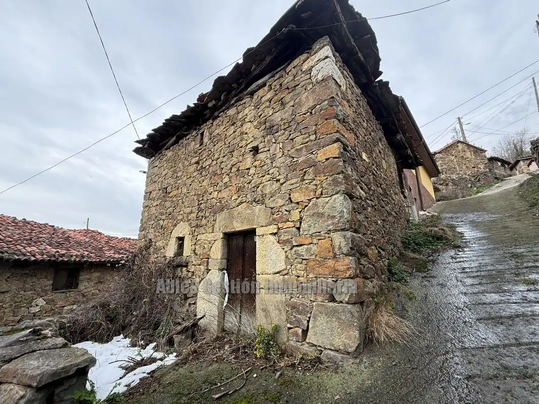 Außenansicht von Haus oder Chalet zum Verkauf in Quirós mit Heizung und Abstellraum