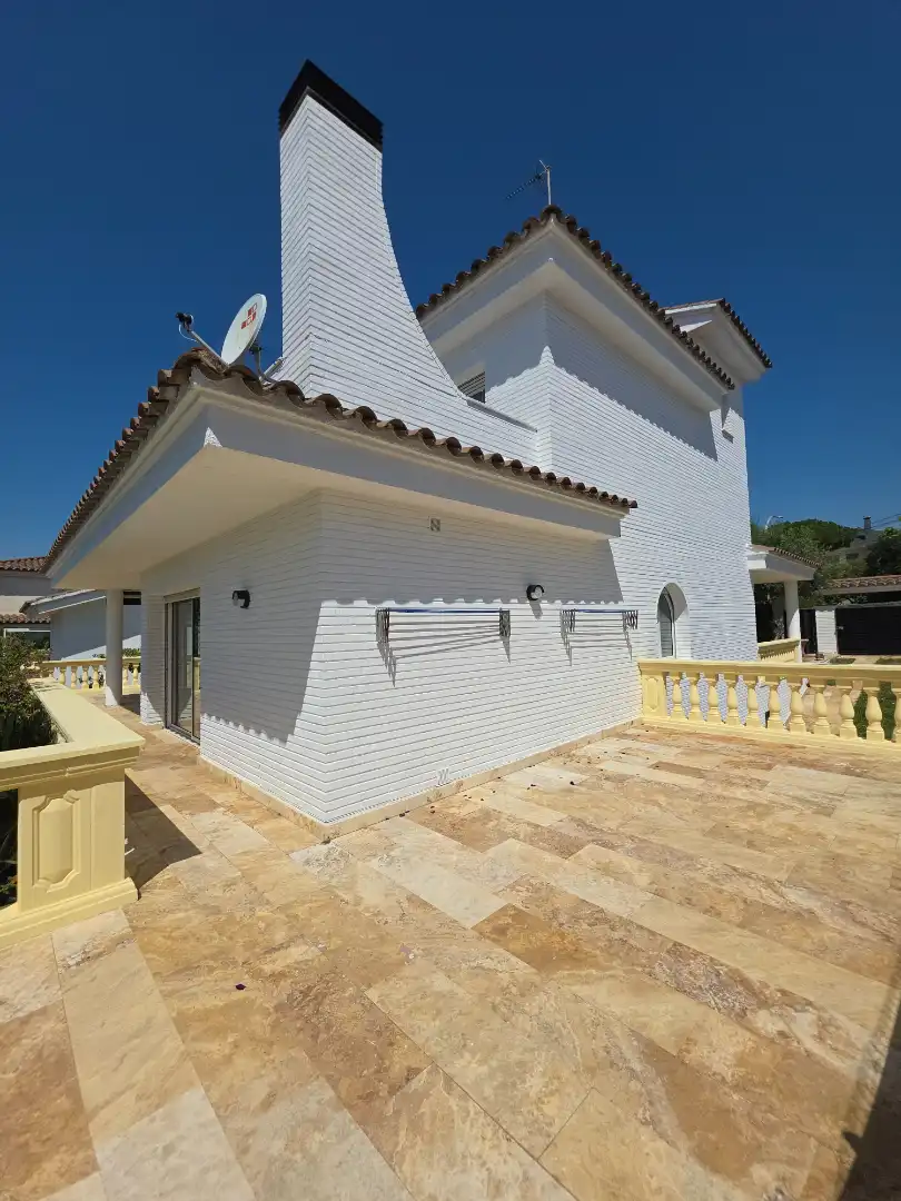 Vista exterior de Casa o chalet en venta en El Masnou con Calefacción, Jardín privado y Parquet