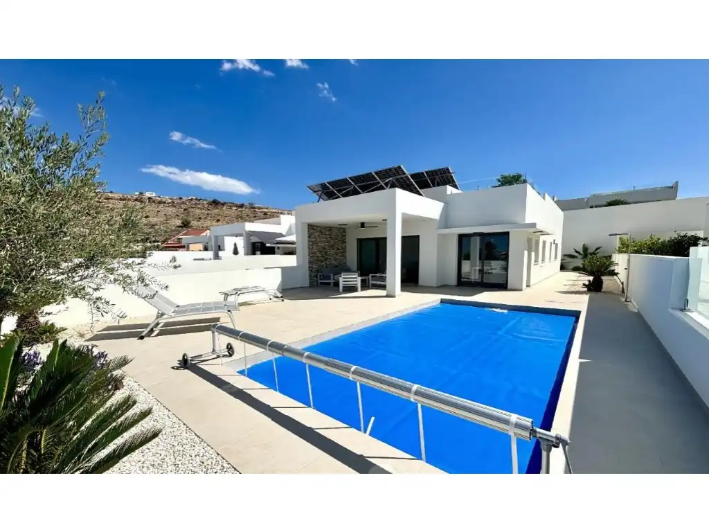 Casa con piscina en venta en Benijófar