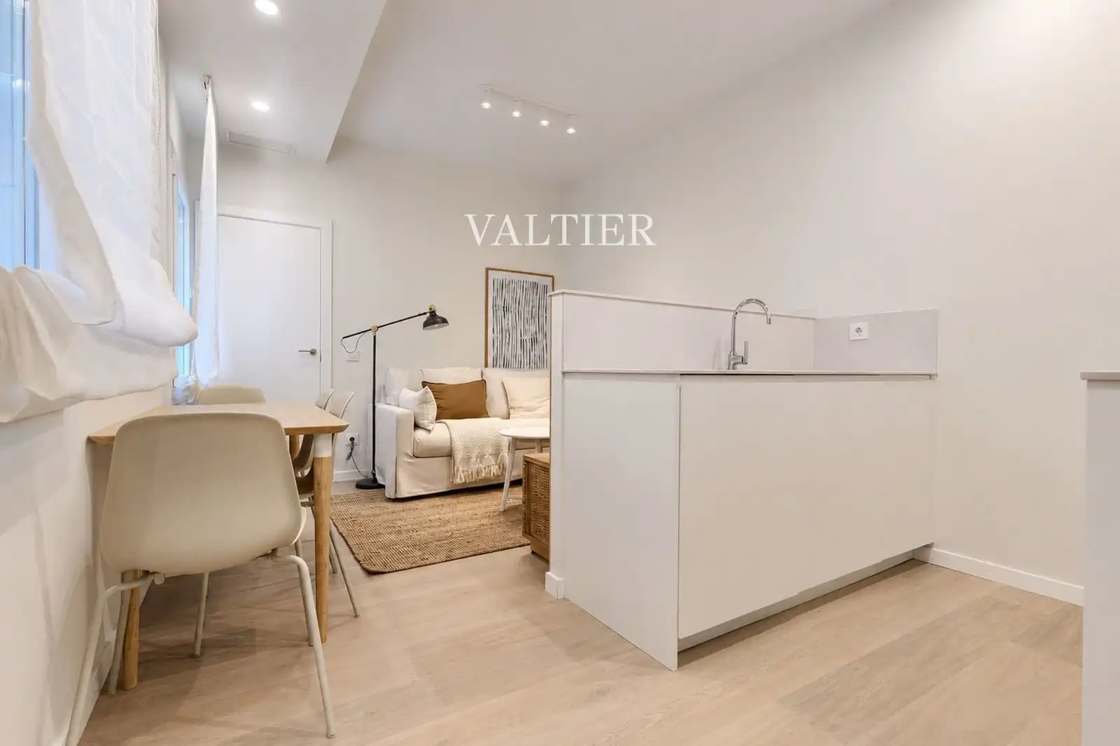 Bedroom of Flat for rent in Madrid  with Air Conditioner, Heating and Furnished