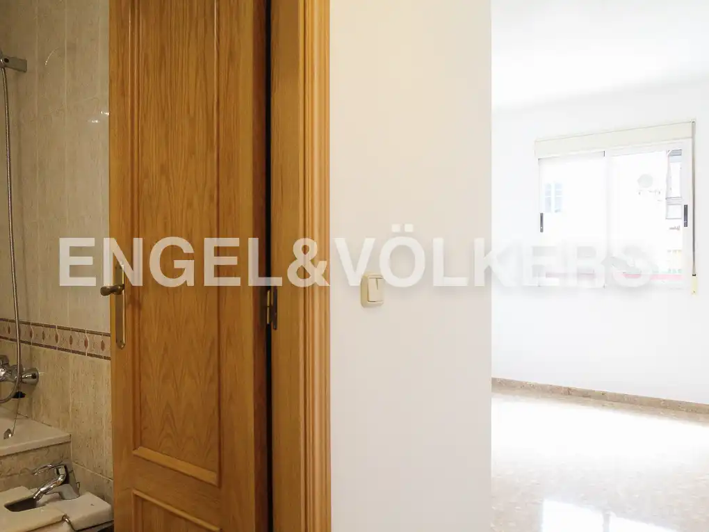 Wohnung zur Miete in Valencia mit Klimaanlage, Heizung und Balkon