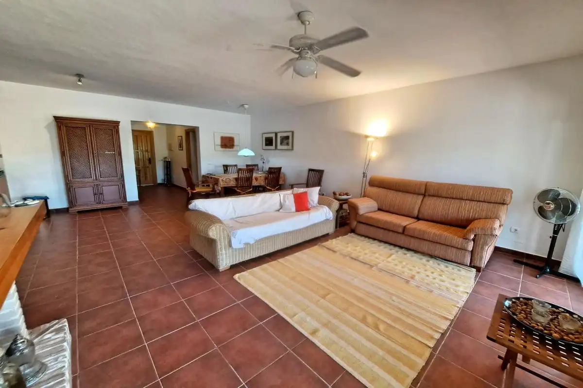 Sala d'estar de Finca rústica en venda en Tolox amb Jardí privat, Terrassa i Piscina