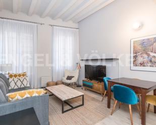 Sala d'estar de Apartament de lloguer en  Barcelona Capital amb Aire condicionat, Calefacció i Parquet