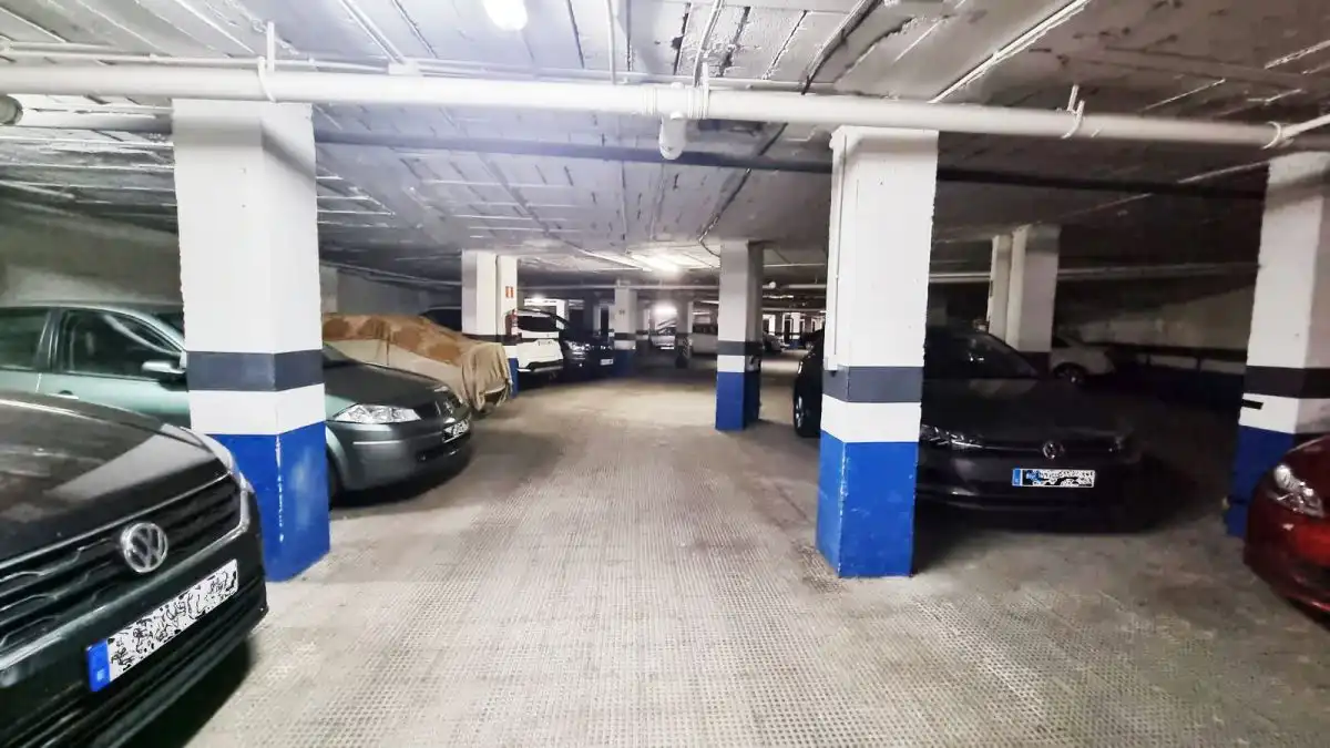 Parking of Garage for rent in Sevilla
