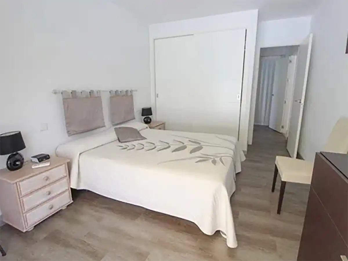 Dormitori de Casa adosada en venda en Marbella amb Aire condicionat, Calefacció i Jardí privat