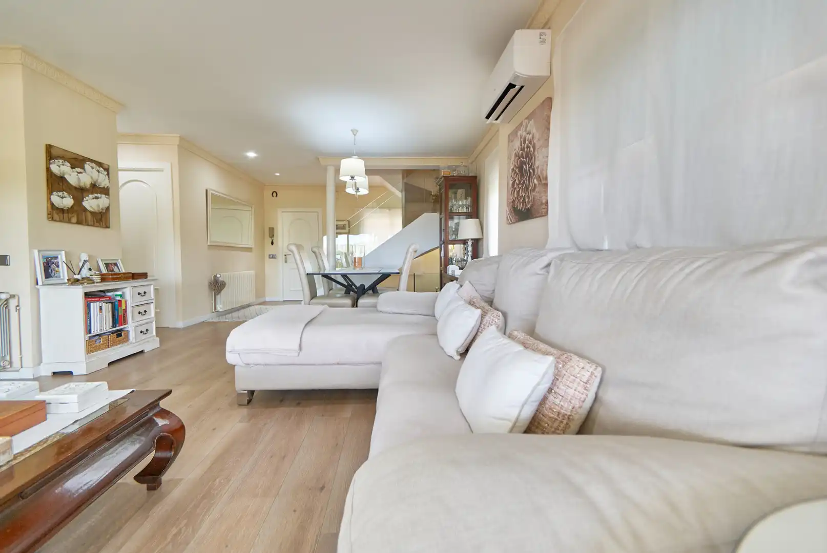 Living room of Houses for sale in Castelldefels  with Air Conditioner, Heating and Private garden
