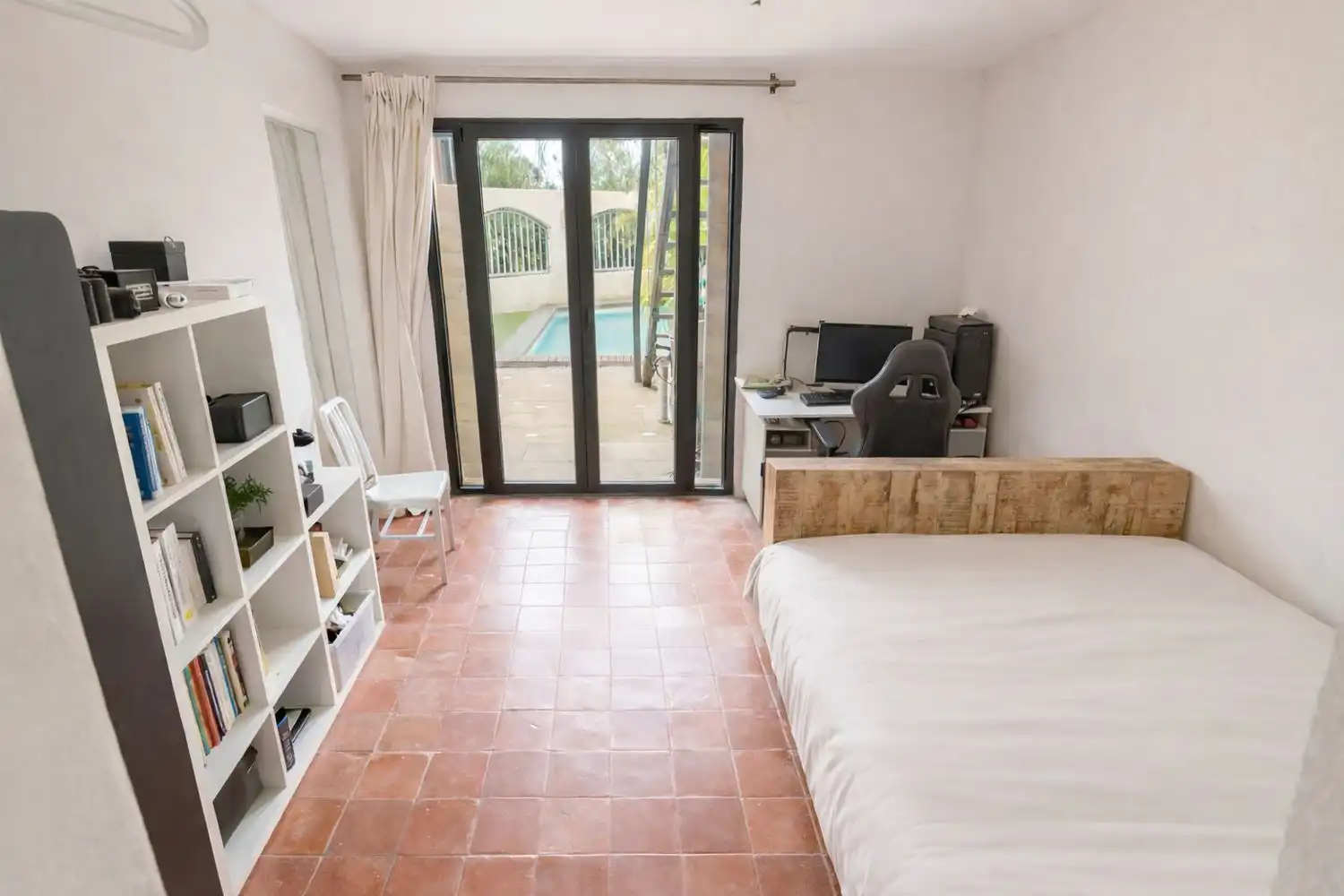 Dormitori de Casa adosada en venda en Alicante / Alacant amb Aire condicionat, Jardí privat i Terrassa
