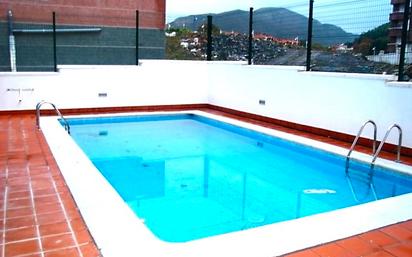 Piscina de Pis en venda en Castro-Urdiales amb Calefacció, Terrassa i Balcó
