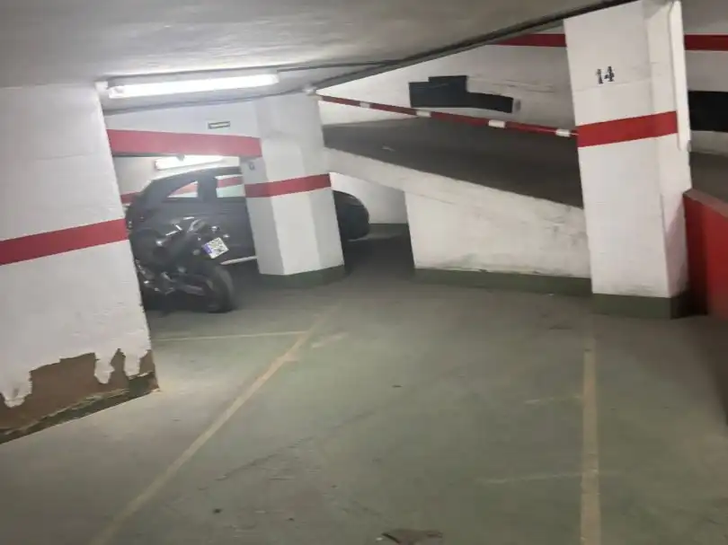 Parkplatz von Garage zum Verkauf in Huelva