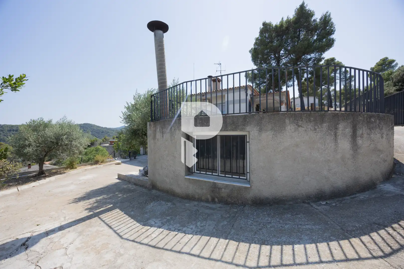 Vista exterior de Casa o xalet en venda en Castellví de Rosanes amb Aire condicionat, Calefacció i Jardí privat