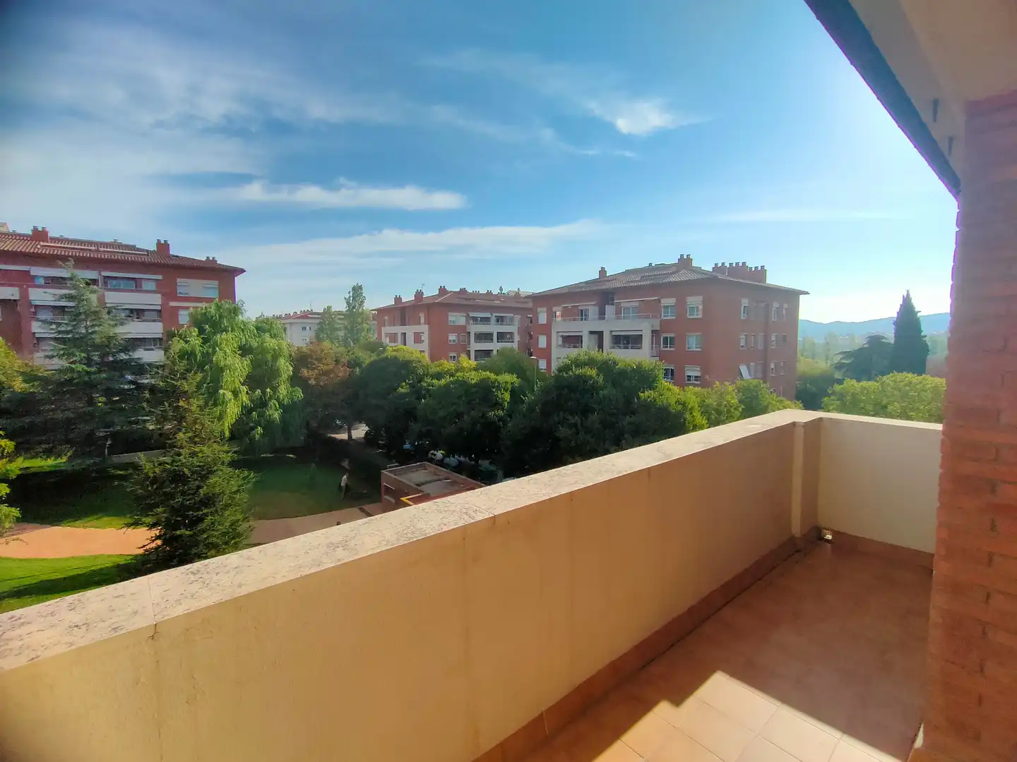 Vista exterior de Ático de alquiler en Sant Cugat del Vallès con Calefacción, Parquet y Terraza