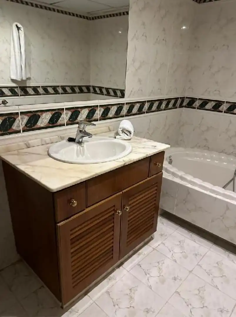 Bany de Casa o xalet en venda en Córdoba amb Aire condicionat, Jardí privat i Terrassa