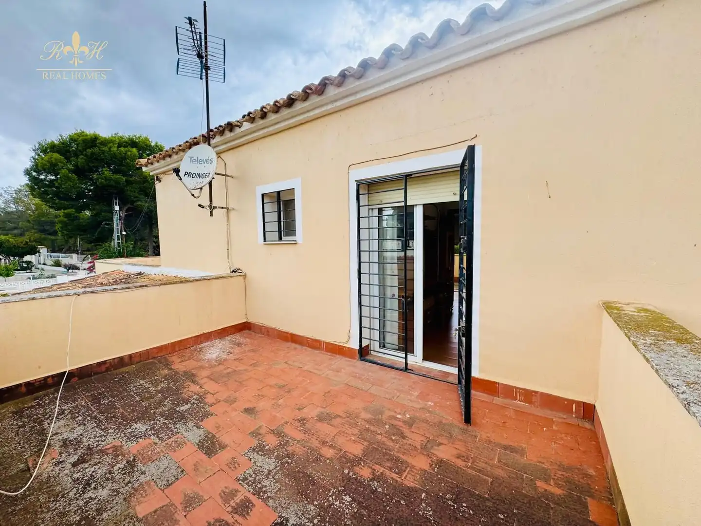 Außenansicht von Einfamilien-Reihenhaus zum Verkauf in L'Alfàs del Pi mit Klimaanlage, Terrasse und Schwimmbad