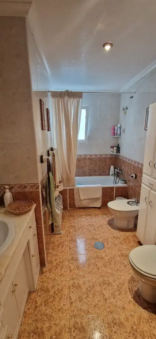 Bany de Pis en venda en Torrevieja amb Calefacció i Terrassa